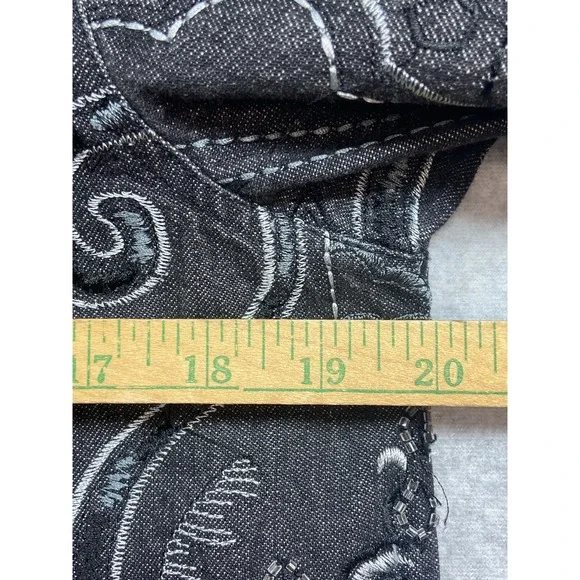 Laura Ashley Button Front Shirt Womens Medium Black Gray Abstract Embroidered Lo - Picture 4 of 8